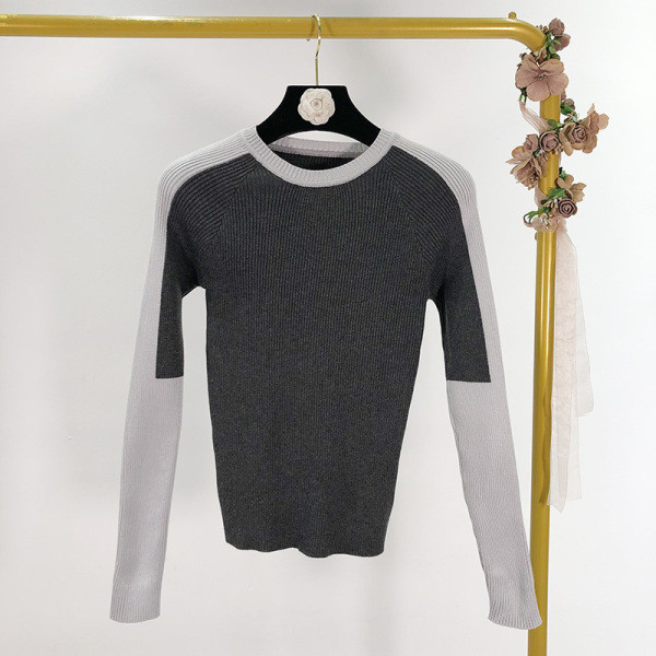 Λεπτό πλεκτό γυναικείο πουλόβερ σε μπορντό, μαύρο και γκρι χρώμα