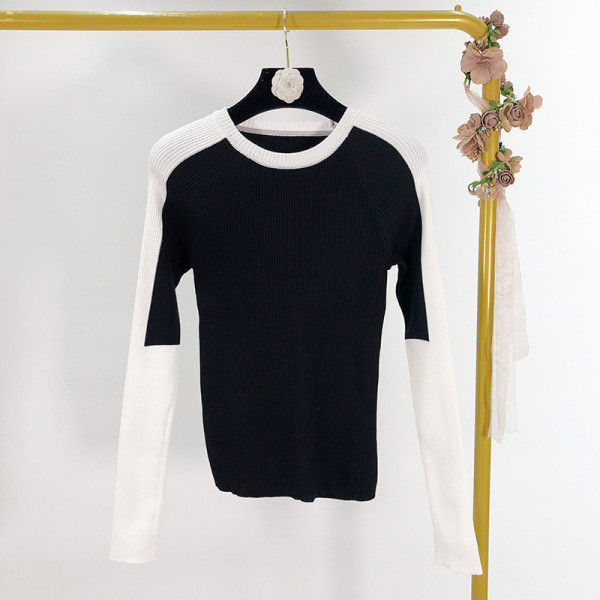 Λεπτό πλεκτό γυναικείο πουλόβερ σε μπορντό, μαύρο και γκρι χρώμα