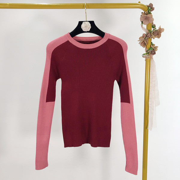 Λεπτό πλεκτό γυναικείο πουλόβερ σε μπορντό, μαύρο και γκρι χρώμα