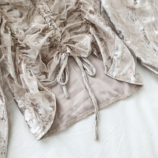 Női bársony blúz retro stílusban megkötős V-nyakkal