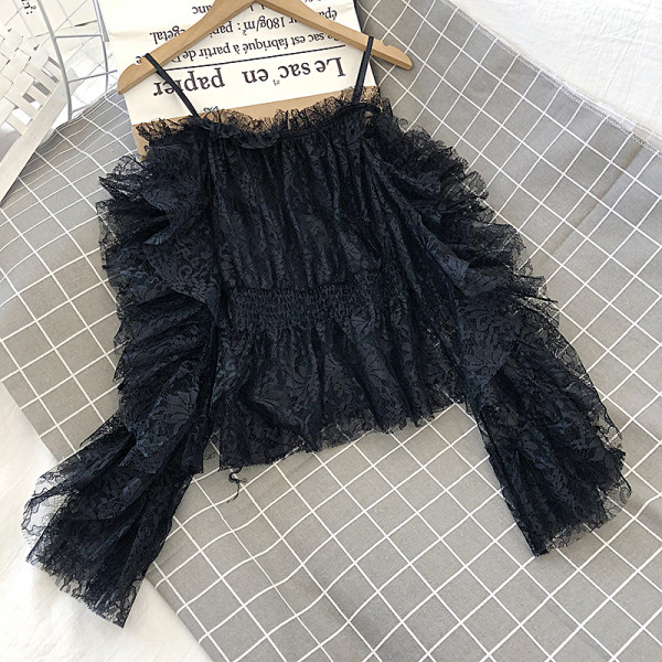 Női csipkeblúz fehér és fekete színben, csónakos nyakkivágással