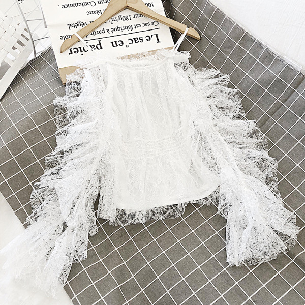 Női csipkeblúz fehér és fekete színben, csónakos nyakkivágással