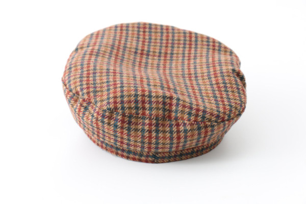 Kockás női sapka típusú sapka barna színben