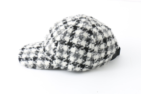 Modern kockás gyapjú baseball sapka fekete-fehér színben