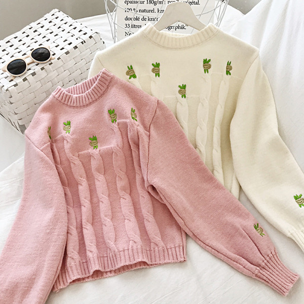 Pulover casual de dama in roz si alb cu broderie si decolteu rotund