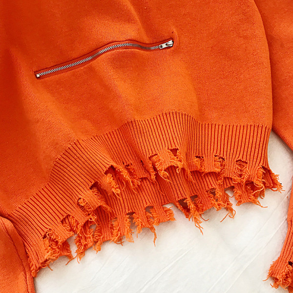 Fekete és narancssárga női pulóver cipzárral és pólógallérral