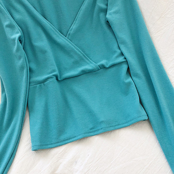 Kék, fehér, fekete és narancssárga női blúz pólógallérral és hosszú ujjú