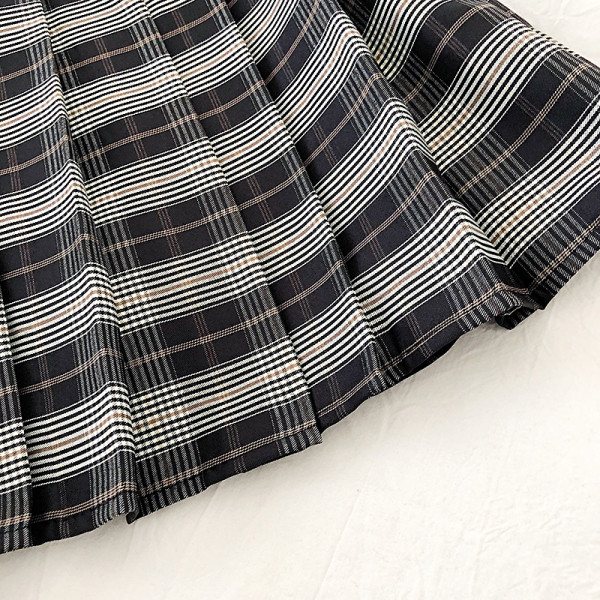 Redős női rövid szoknya négy színben övvel és magas derékkal