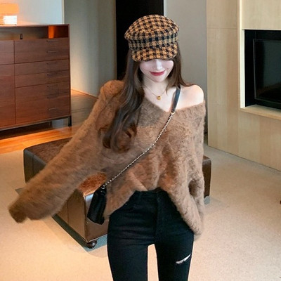 Pulover gros de iarnă cu decolteu în V în bej și maro