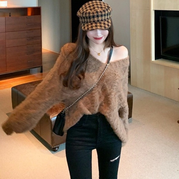 Pulover gros de iarnă cu decolteu în V în bej și maro