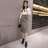 Gyapjú kockás szoknya magas derékkal és szürke gombokkal