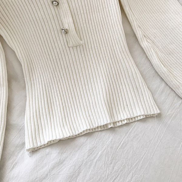 Női retro stílusú blúz piros, fekete és fehér színben, négyzet alakú nyakkivágással