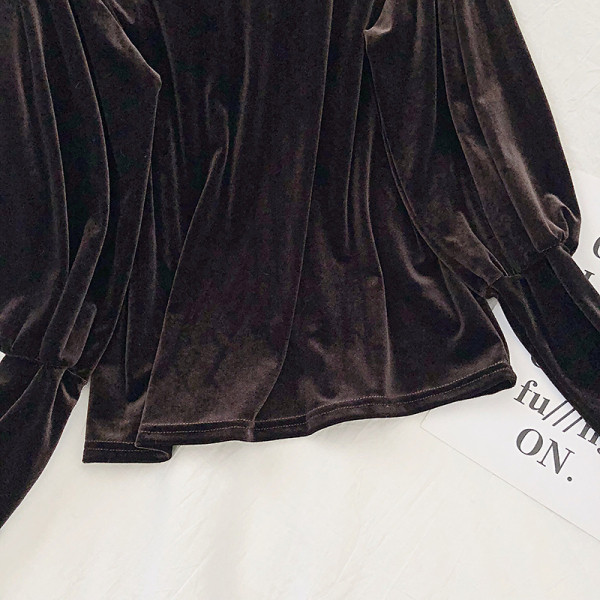 Női bársony blúz retro stílusban csipkével és magas gallérral