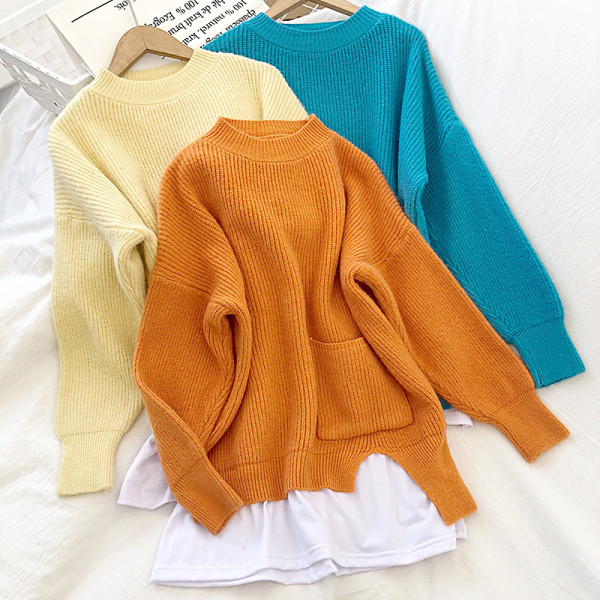 Narancssárga, sárga és kék színű női pulóver zsebbel és kerek nyakkivágással