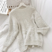 Pulover de dama modern de culoare alba cu decolteu rotund si tul