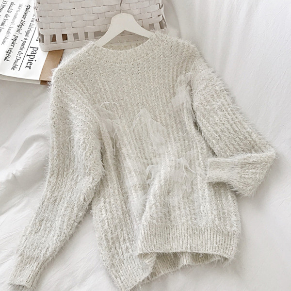 Pulover de dama modern de culoare alba cu decolteu rotund si tul