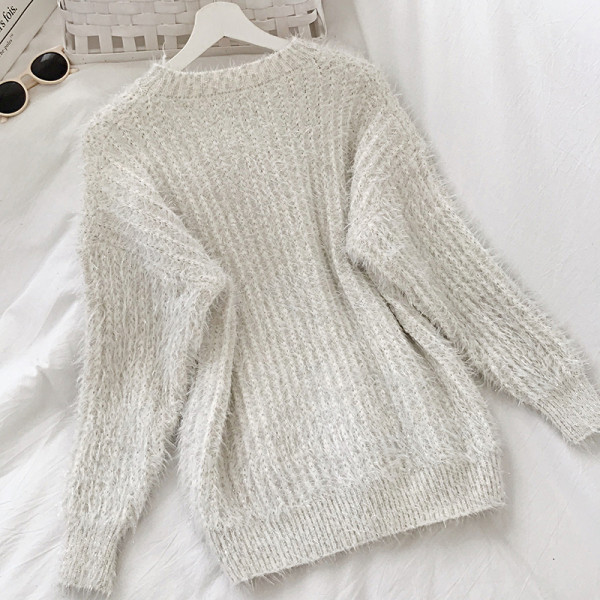 Pulover de dama modern de culoare alba cu decolteu rotund si tul