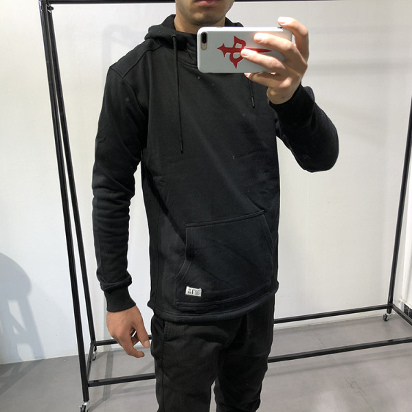 Aszimmetrikus férfi pulóver kapucnival és nyakkendővel kék, szürke, bordó és fekete színben