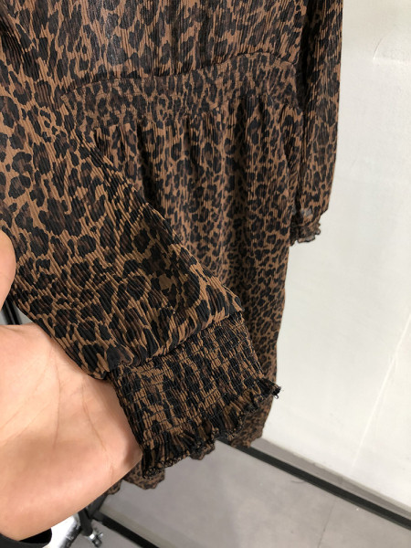 Hosszú szabású ruha elasztikus derékkal, barna színben, leopárd mintával