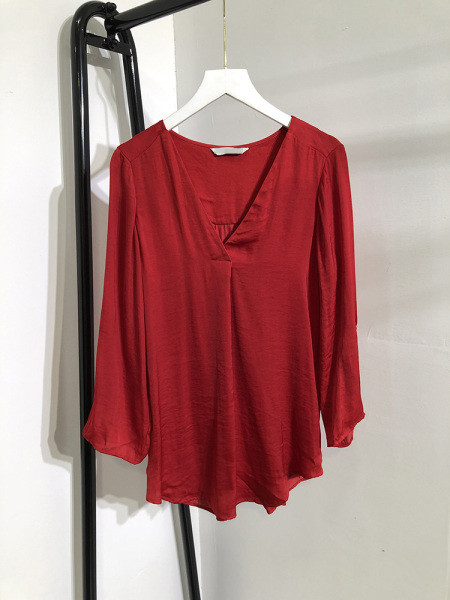 Alkalmi női blúz V-nyakú és 7/8-as ujjakkal