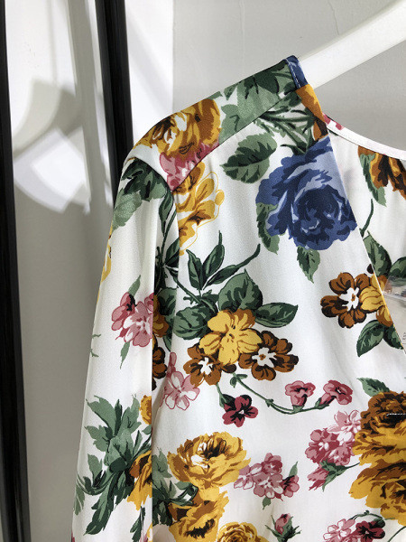 Alkalmi női blúz V-nyakú és 7/8-as ujjakkal