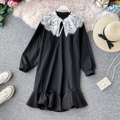 Modern női ruha hosszú ujjal és csipkével kék, fehér és fekete színben