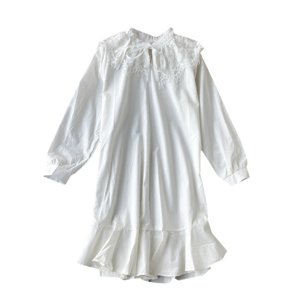 Modern női ruha hosszú ujjal és csipkével kék, fehér és fekete színben