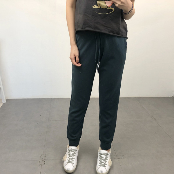 Női sportnadrág elasztikus derékkal és nyakkendővel fekete, szürke és kék színben