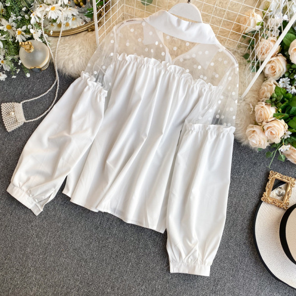 Stílusos női ing fehér és fekete színben klasszikus gallérral és széles ujjakkal