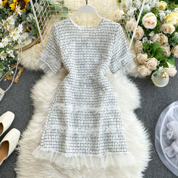 Rochie de dama de toamna-iarna cu maneca scurta si tul in alb