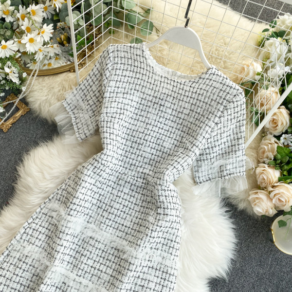 Rochie de dama de toamna-iarna cu maneca scurta si tul in alb