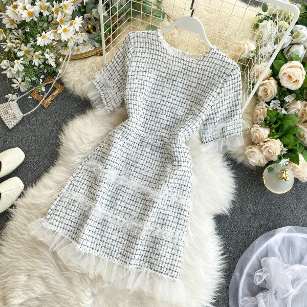 Rochie de dama de toamna-iarna cu maneca scurta si tul in alb