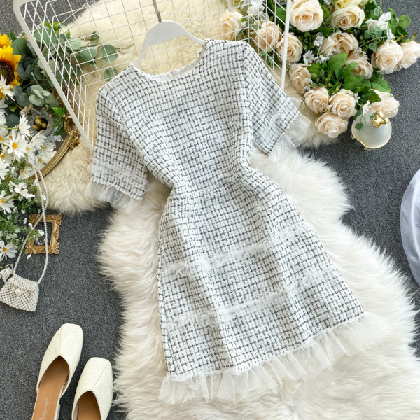 Rochie de dama de toamna-iarna cu maneca scurta si tul in alb