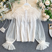 Cămașă de damă în negru, alb și bej cu mâneci din tul și perle