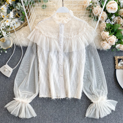 Cămașă de damă în negru, alb și bej cu mâneci din tul și perle