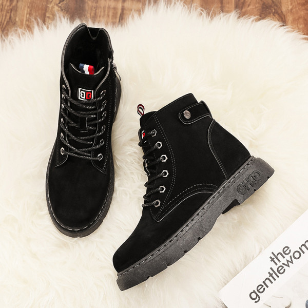 Öko velúrból készült női téli csizma puha béléssel, fekete és barna fűzővel