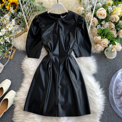 Rochie de damă cu mâneci bufante scurte și decolteu rotund în maro, bej și negru