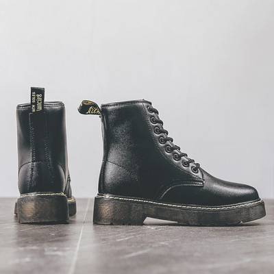 Női csizma eko bőrből, magas talppal, fekete színben