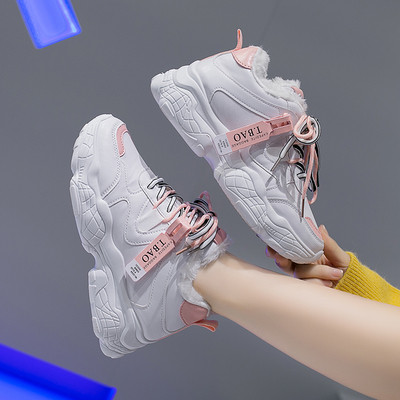 Дамски маратонки с мека подплата и цветни връзки в бял цвят