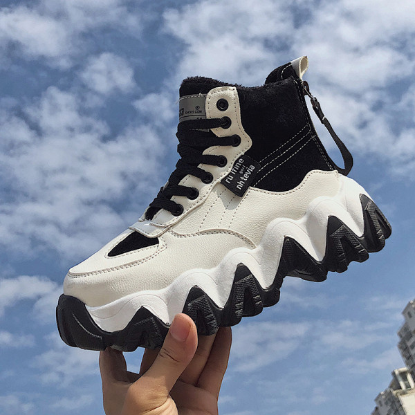 Női tornacipő érdes talppal, puha béléssel, fehér és szürke színben