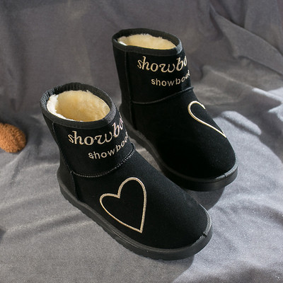 Modern női csizma puha béléssel és színes fekete, szürke és barna hímzéssel