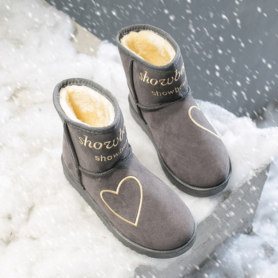 Modern női csizma puha béléssel és színes fekete, szürke és barna hímzéssel