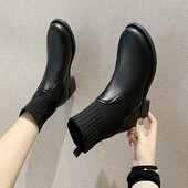 Modern női csizma alacsony vastag sarokkal, eko bőrből, fekete színben