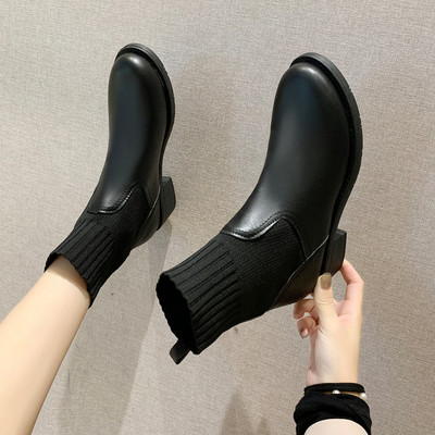 Modern női csizma alacsony vastag sarokkal, eko bőrből, fekete színben