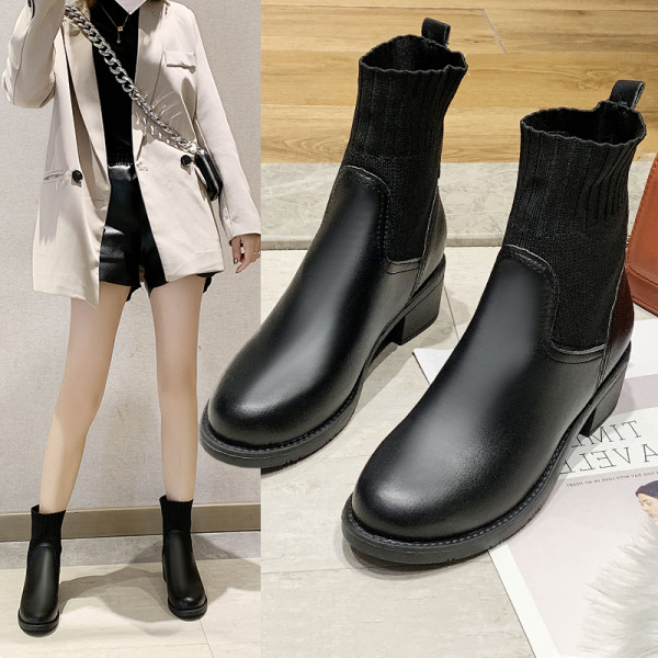 Modern női csizma alacsony vastag sarokkal, eko bőrből, fekete színben