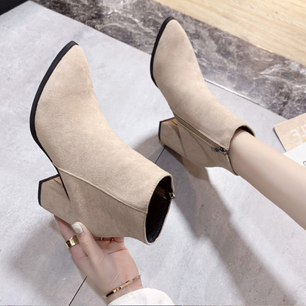 Női felső csizma vastag sarokkal, öko velúrból fekete, bézs és sárga színben