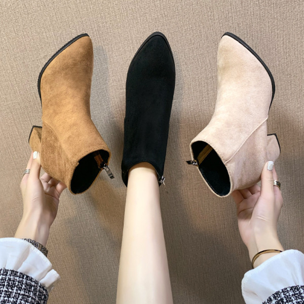 Női felső csizma vastag sarokkal, öko velúrból fekete, bézs és sárga színben