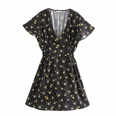 Rövid szabású ruha mély nyakkivágással, elasztikus derékkal, fekete színben, virágmintával