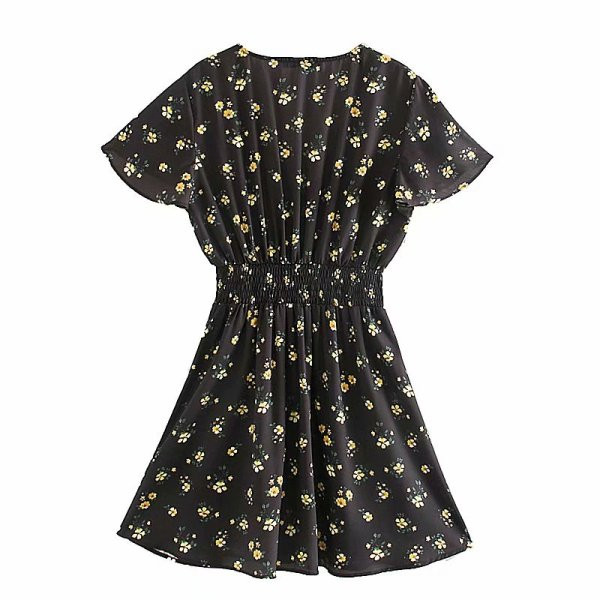 Rövid szabású ruha mély nyakkivágással, elasztikus derékkal, fekete színben, virágmintával