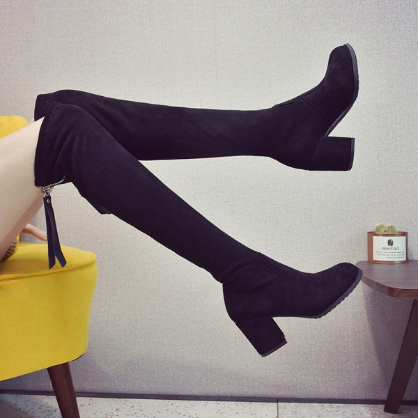 Női velúr téli csizma vastag sarokkal - fekete színben több modellben